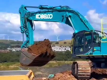 哇!巨型挖掘机开饭啦!一口一座“小山”!
#0-3岁儿童启蒙早教挖掘机#挖掘机 #挖掘机工程车视频儿童#挖掘机儿歌 #挖掘机儿歌视频