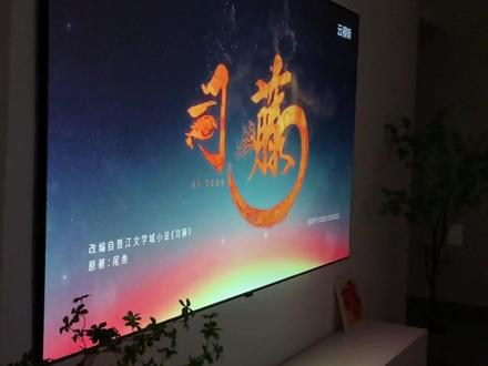 客厅电视好还是投影好?选了投影,还得看幕布行不行,有了这个K5抗光幕布,白天看投影照样清楚,大屏看电影就是爽#perfectisan钉子科技#客厅 #家庭影院 #抗光幕布 #温馨的小窝