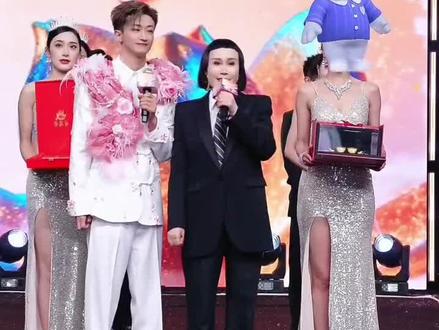 猫七七阿姨来到美丽的贵州参加干儿子,巴昱凯的生日庆典