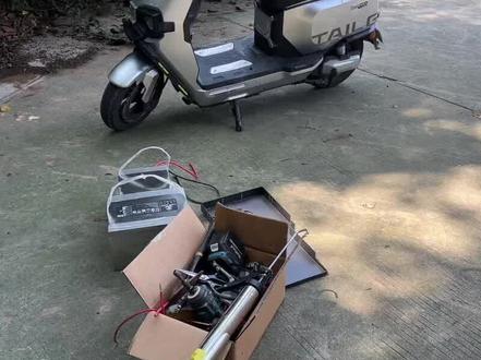 台铃苍穹安装76伏65安时电池,安装非常容易,配合最大电池仓 完全不需要降仓#加装锂电 #电动车性能升级 #电动车无损升级 #高配电动车 #台铃苍穹