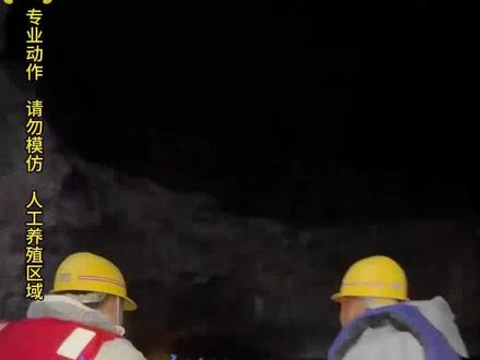 大表哥花6万承包的石窟鱼塘,竟成了一场地下探险 #大表哥vlog #三农 #捕鱼 #探险 #揭秘