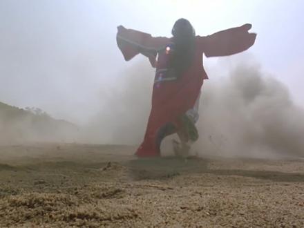 风清扬和东方不败到底谁更厉害?围绕这个问题一直争论不休,其实金庸早就给出了答案。