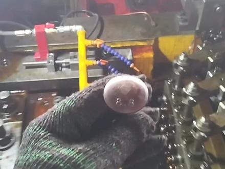 冷镦机上这两个功能你用了吗?
#多工位冷镦加工 #多工位冷镦机调试 #五金加工