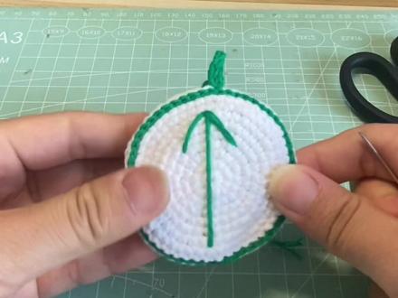 #手工编织 #手工diy 手工钩织门禁卡套,这样行程卡就不离手了。