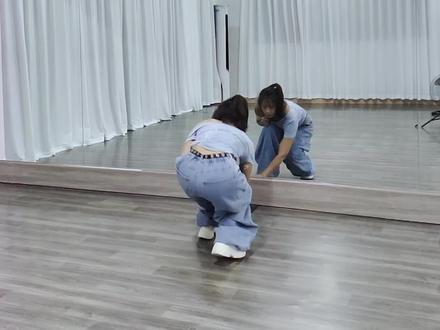 姐妹点的少少老师的《我不是黄蓉》完整版来了!喜欢吗?#我不是黄蓉舞蹈挑战 #新舞首发 #原创编舞 #广爵风 #热门 @DOU+小助手 @black-少少 @平平@毛豆 @