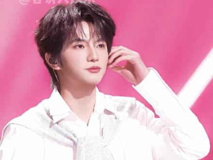 #有歌导演夸穆祉丞舞台 养成系穆祉丞的实力成长,真的有目共睹~ #穆祉丞