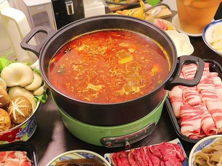 答应我!火锅汤底以后都这样炒,真的是越煮越香啊~过年和家人吃 #美食vlog #好好吃饭好好生活 #小火锅吃起来 #火锅 #自制火锅 #美食 #无辣不欢 #治愈系美食 #在家吃火锅