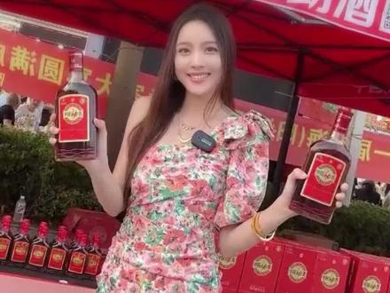 一年一度的开渔节好热闹啊!千人席,万人宴的壮观之举还是第一次感受到!太棒啦~#海陵岛 #开渔节 #粤来粤劲 #海鲜美食 #海边