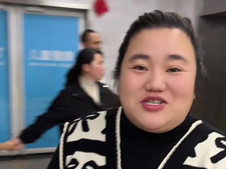 听到医生说我姑娘有所好转,我真的很高兴,虽然说我姑娘还没度过危险期,但是我觉得会好起来的,加油,宝贝妈妈爸爸爱你!#早产儿 #心脏