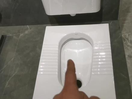 松滋的朋友,蹲便器分存水弯不带存水弯,分洞在前,洞在后,您们喜欢哪种?我们店里品种齐全,欢迎进店了解#松滋惠达卫浴#蹲便器#蹲坑#家装卫浴#同城实体店