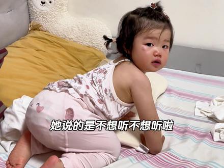 当给我家娃听了《妈妈不要离开我》以后 一定要看到最后!!别人家宝宝听完以后哭,我家娃默默emo还单曲循环,越听越上头#亲子互动 #人类幼崽迷惑行为大赏 #萌娃搞笑日常 #妈妈不要离开我