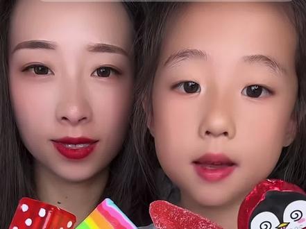 小朋友吃糖果的搞笑视频 小朋友宝宝都爱看的搞笑视频 小朋友都爱看#3到6岁儿童益智早教动画 #亲子互动 #奥特曼儿童动画片 #儿童视频 #儿童动画 吃糖果的小朋友搞笑视频