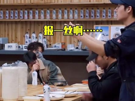 #何浩楠 :这马放屁和 #赵一博 一样响 #娱乐评论大赏