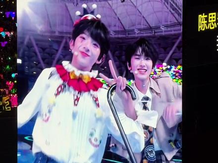 新音最最最最最喜欢的舞台!《大舌头》完整版
#张泽禹 #张峻豪 #陈浚铭 #左奇函陈思罕李煜东