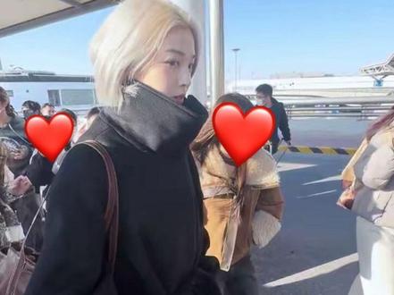 BBk又再哪给#刘婷秀 捣乱呢#red组合 #red女团 #情侣恋爱 #爱豆 @R.E.D_OFFICIAL