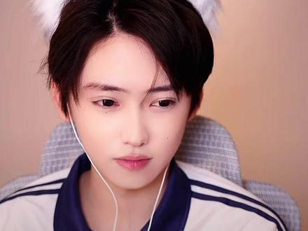 12月29日直播 #开心元元 本人完整观看二创 #编号2002 @土豆辣条 视频比较长只看元元和弹幕对话的可以跳到8:15秒