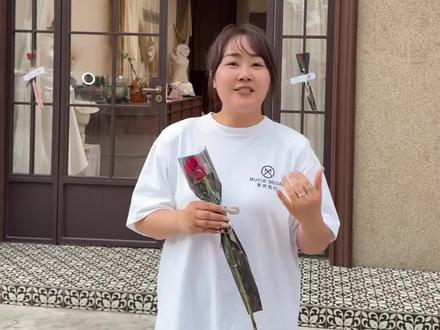 520在博爱街头给陌生人送花,做收花的人不如做送花的人,一束玫瑰🌹,一份温暖,愿大家520皆被深爱,往后每一天都是幸运💗#520 #浪漫惊喜 #给陌生人送花 #博爱