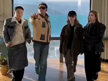 奔跑吧 互换穿搭#跑男 #搞笑 #快来围观 @香蕉布拿拿 @Eternal Love🦌