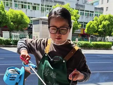 合肥最好吃的烧饼 路过的家人别错过!咱家烧饼现擀现烤、炭火出炉,馅料足、香气浓,外皮酥脆内里松软。用料实在,口味地道,热乎出炉才最好吃。想吃正宗好烧饼,只管放心过来!#美食 #烧饼 #合肥美食 #创业 #摆摊