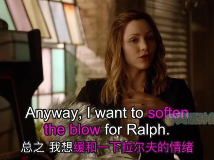 缓解情绪用英语怎么说?看美剧学地道表达 “soften the blow” 字面意思是“减轻打击”,但是这个短语是用于当我们给别人带来坏消息或让他们失望时,比如分手、失业、生病等,会试图用一些委婉的语言或方式来表达,这就是“soften the blow”。例句:
I tried to soften the blow by breaking the news to her gradually. (我试图慢慢地告诉她这个坏消息,以减轻对她的冲击。)
It's hard to soften the blow when someone loses their job. (当有人失业时,很难减轻他们遭受的痛苦。)#英语地道表达 #每天学一句英语 #英语口语 #看美剧学英语 #雅思口语