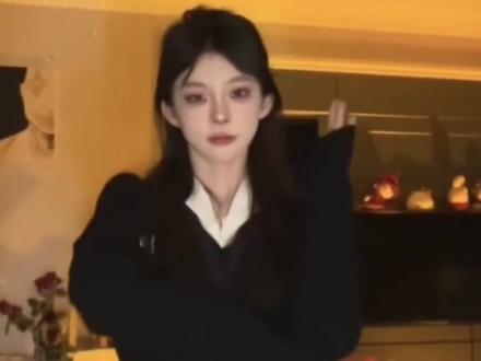 像这种画面跟随节奏的舞蹈视频,之前用关键帧制作,操作步骤复杂,而且效果一般,今天教你一个简单又实用的方法#剪映教程#主体锁定