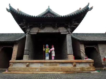 杨杰老师讲述:中国戏曲之乡山西戏台的独特之处#历史古迹 #古建筑之美 #戏曲 #山西 #民俗风情 #知识分享 #抖出你的家乡#传承文化