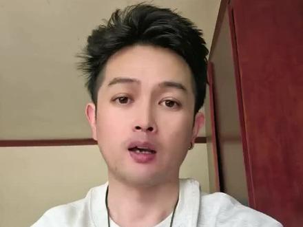 安吉娜和老表有了新团队,专业摄影师,视频反而不及时更新了?多学学老板,每天都在更新视频#安吉娜#老表 #团队 #摄影师 #中国先生