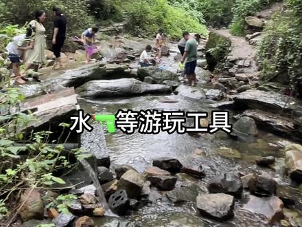 没想到去歌乐山徒步居然偶然走进了神似“千与千寻”的同款隧道❗里面更是像星空一样绝美❗那这条歌乐山徒步路线就分享给大家,一起去徒步吧#户外徒步 #重庆旅游攻略 #重庆dou知道 #牧高笛 #一起爬山