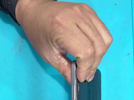 电池不耐用鼓包?别扔!跟着视频操作自己也能换红米NOTE11#换电池 #手机维修 #专业维修 #手机维修封神榜 #全民修手机入口 #爆屏修复