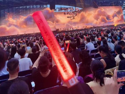 #2026韩红“我想成为你2.0”巡回演唱会——深圳站 韩红真的很用心👍👍,很荣幸能参加她正式的第一场演唱会,用心做公益,用心唱歌 ,视频有点长,真的非常想记录 🥰🥰🥳🥳🥳
#很用心#青藏高原#天路#天亮了#雪山的孩子