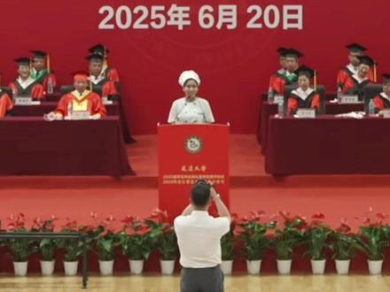 “亲爱的孩子们,别嫌阿姨啰嗦,真的是有太多放心不下.……”毕业典礼上,食堂阿姨的声声叮嘱温暖走心,让不少毕业生当场落泪。@延边大学