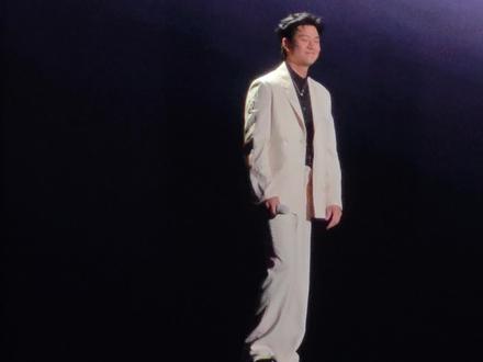 Eric唱什么都全肯定! 周兴哲歌手2026首场歌曲现场版抢先听😎
<永不失联的爱>周兴哲第五首mv播放量破亿单曲
#周兴哲 #周兴哲现场好听到爆炸 #周兴哲演唱会 #歌手2026 #歌手