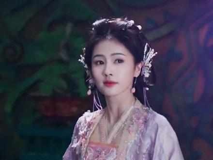 内娱最神奇女主 自己不火专捧配角 #白鹿#陈都灵 #以爱为营 #长月烬明