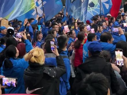 蓝色军团已抵达长沙,永州晓了显火。湘超长沙队客场对战永州队,永州球迷进场。#湘超 #湘超永州 #湘超长沙VS永州 #永州晓了显火 #永州必胜