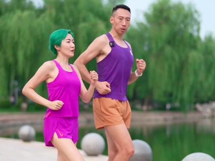 99%的人跑步摆臂没做对,但你自己不知道!到底要怎么练?@唐涛 腿叔 健将级运动员手把手教你!#燃脂的一百种方式 #潮流运动笔记 #跑步 #运动