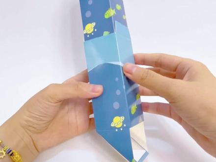 小朋友们,你们了解潜望镜吗?潜望镜可以在水下观察到水面发生的情况~今天我们就一起来制作一个潜望镜!#科学小实验 #科学小制作 #亲子互动 #亲子手工 #趣味实验#科普 #小实验大道理#潜望镜@DOU+小助手