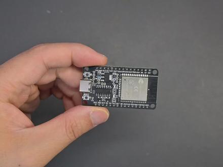 ESP32 控制大量舵机的终极方案:PCA9685 模块实战 #舵机控制 #ESP32 #真实生活分享#单片机 #关耳极创