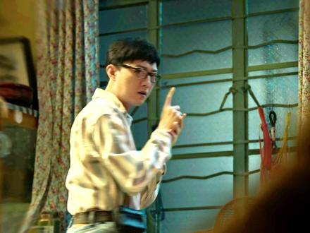 《狂飙》深度解说10:警方对高家兄弟与唐小龙他们三人分别进行 审训,也是高家首次与警方正面交锋的一战,然而高启强与安欣以一碗猪脚面,断尽朋友情意,这也是高启强彻底黑化的分水岭。#狂飙 #深度解析 #了不起的精讲团