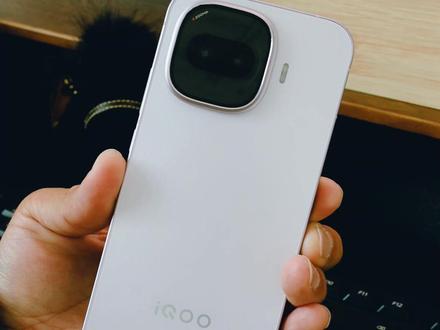 说3个iQOO手机隐藏功能,我猜多数人都不知道 手机电池图标可以更改,音乐封面显示在锁屏界面,坐车玩手机有防晕车功能,iQOO手机橘子6系统隐藏的这3个功能,你都知道吗,会设置吗?#iQOO #iQOOZ11Turbo #数码科技 #数码产品 #手机隐藏功能