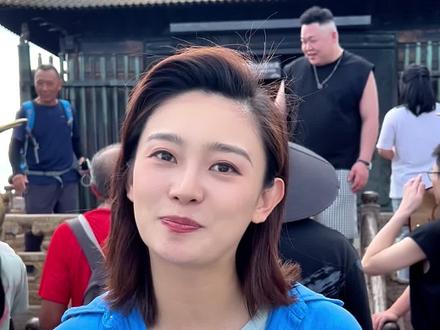 央视主持人李七月登顶武当山 惊叹:600年北京武当的渊源(武当融媒 谭梦婕)#这就是武当#来武当山过几天仙暇日子#仙仙的武当#祈福胜地太极武当