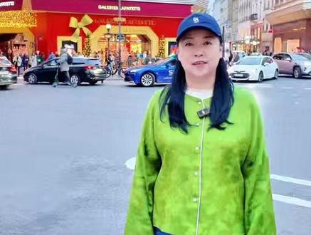 在巴黎找厕所崩溃过?这份「救命地图」赶紧存!🚽 谁在巴黎街头憋到原地打转过?举个手我看看!🙋♀️
本地人都知道,巴黎的公共厕所比奢侈品店还难偶遇… 整理了亲测有效的「如厕攻略」,刷到就是救急!
✨ 景点隐藏厕所大公开:
▫️卢浮宫:负一楼咖啡馆旁,人少还干净,凭门票能进
▫️埃菲尔铁塔:二层平台的厕所不用排队,还能顺便看半城风景
▫️香榭丽舍大街:麦当劳二楼!暗号是“借过一下”(亲测店员不查消费)
💡 小贴士:随身带包纸巾!有些厕所需要投1欧硬币,提前换好零钱更稳妥~
在巴黎逛吃逛吃,再也不用为“人生大事”焦虑啦!收藏这篇,下次来直接照着冲~ 😉
#巴黎旅行避坑 #出国旅游必备 #巴黎厕所攻略 #细节控的旅行清单#巴黎旅行避坑 #法国旅游攻略 #巴黎自由行指南 #法国旅行注意事项 #巴黎游玩必备 #巴黎旅游干货#巴黎圣诞季 #巴黎冬日限定 #圣诞氛围拉满#景点隐藏厕所 # 旅行