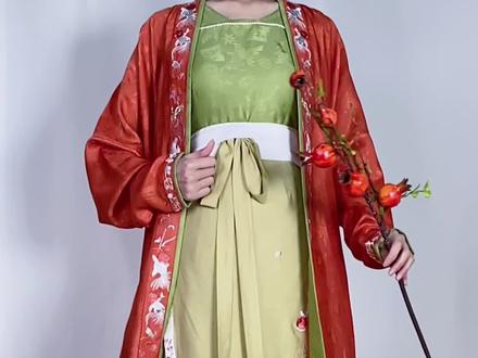 古人的设计理念佩服了,第一次穿上这么凉快的吊带,背后只有系带,太适合夏天了!#汉服穿搭#宋制
