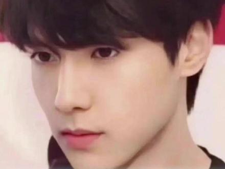 沈腾:真的帅,一个小伙子怎么能帅成这样 #沈腾 #王安宇 #飞驰人生3 #颜值 #帅哥