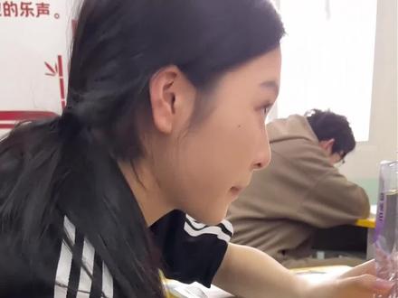 上课我俩就不能坐一起 #闺蜜日常 #校园生活 #反转