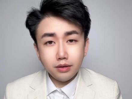 全网最细亚历山大变石科普----1900字详解不枯燥 亚历山大变石是用人名来命名的宝石,虽然拥有变色效应的宝石有很多,但是如果我们单独说变石2字,指的就是亚历山大变石,就像单说猫眼2字,指的就是金绿猫眼一样。金绿宝石家族中的2个重要分支都是派头十足的。此外,亚历山大变石还和珍珠以及月光石同为六月的生辰石。#亚历山大变石 #变石 #变石猫眼 #宝石 #珠宝