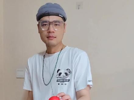 #全民热练计划 头戴式拳击反应球训练方法分享!宅家运动出汗挺不错的!我要征服这个球!#健身 #居家锻炼 #反应球 #减肥 @创作灵感小助手