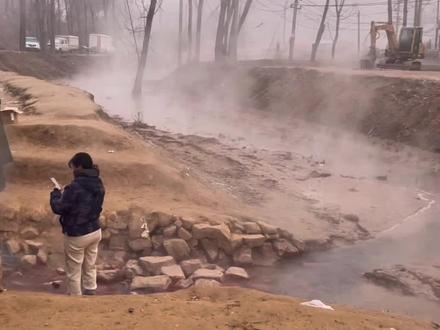 贾鲁河温泉最新进展,一觉醒来天塌了呀,河水怎么少了呀。#拍摄现场直击 #贾鲁河