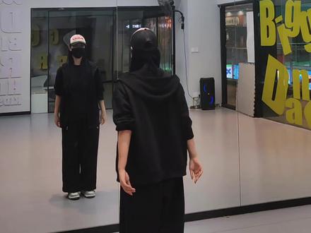 这个舞分解来啦,仅参考(大家一定要看原编舞老师),中间有手做反了🥹家人们记得改一下#rideit #rideit舞蹈 #编舞基础 #Yyiwon编舞 #舞蹈教学分解