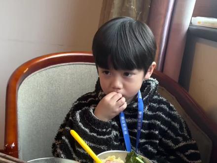 猜中了开头没猜到结局🤣因为想剧里爸爸妈妈舍不得回家的小孩#玉簟秋 #丞磊 #徐若晗 #虞昶轩 #叶平君