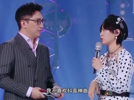 王靖雯被称“女版毛不易”,就算没人捧我也能火 #王靖雯不胖 #毛不易 #爱存在